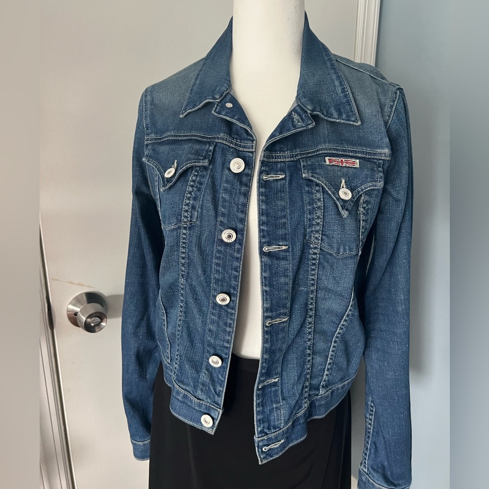 Hudson medium wash women’s jean jacket. Cropped a bit. Size medium. White button